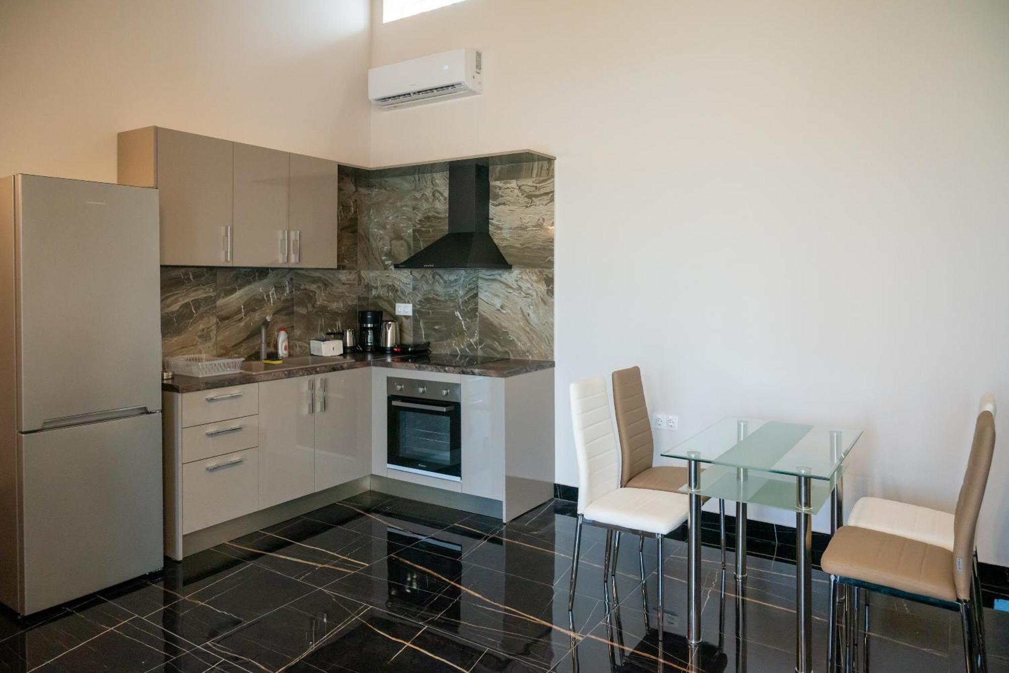 Paradise Apartments Artemida Экстерьер фото